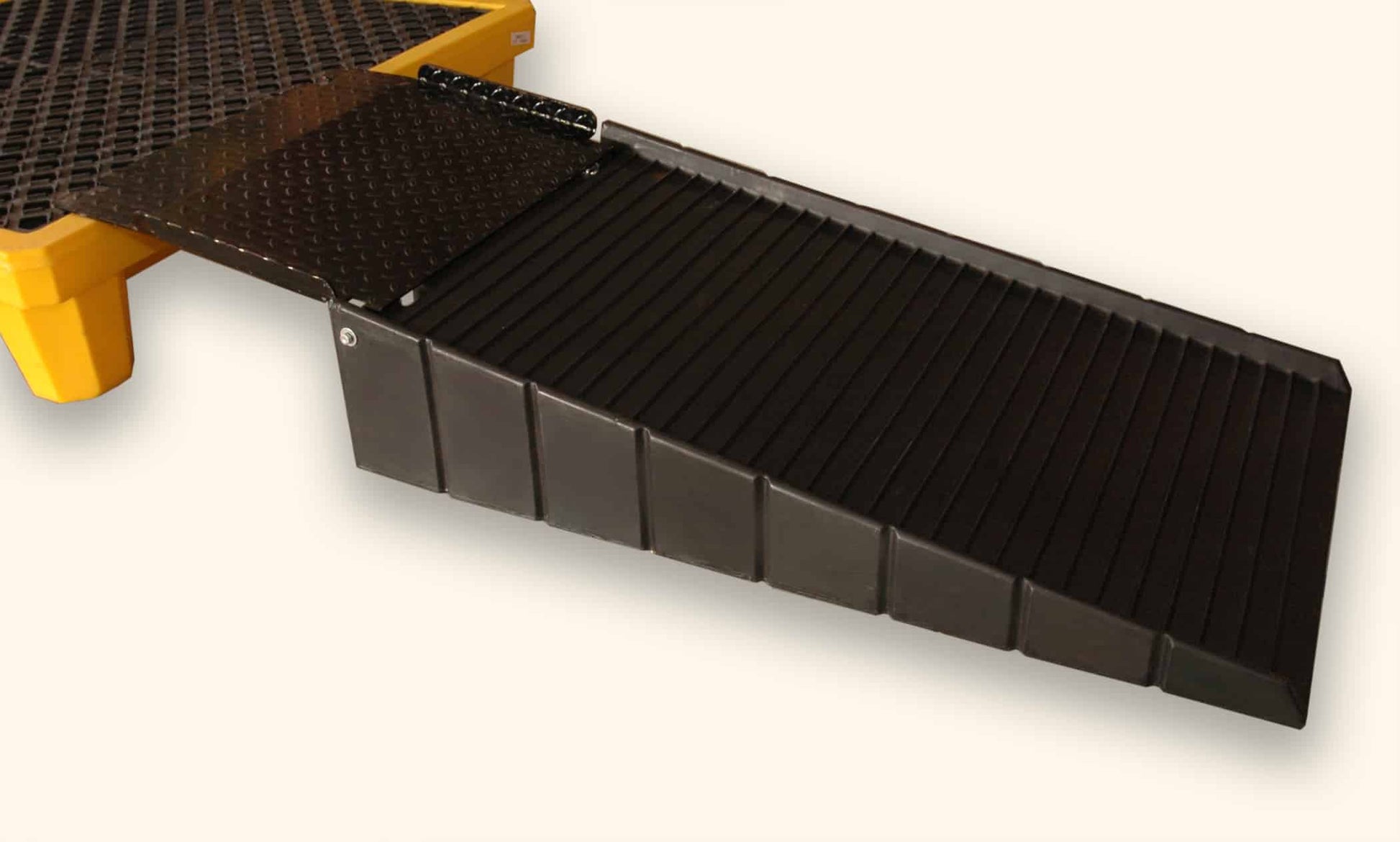 UltraTech Polyethylene Ramp with 21 inch Steel Plate
